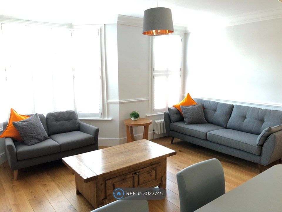 Property photo 3 of 7 Living Room