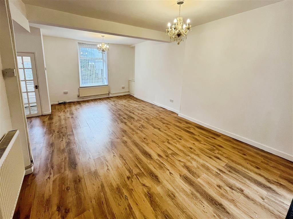 Property photo 2 of 7 Living Room
