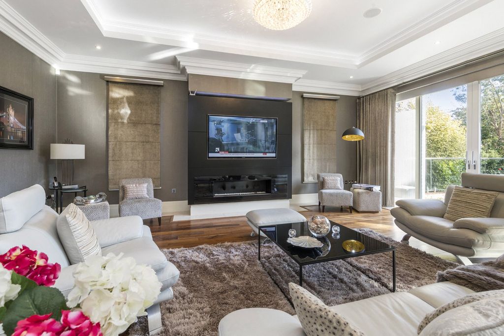 Property photo 3 of 16 Reception Room