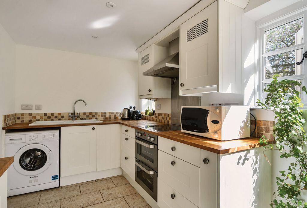 Property photo 2 of 24 Kitchen