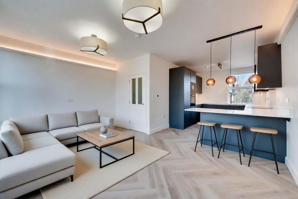 Property photo 2 of 17 Lounge 1.Jpg