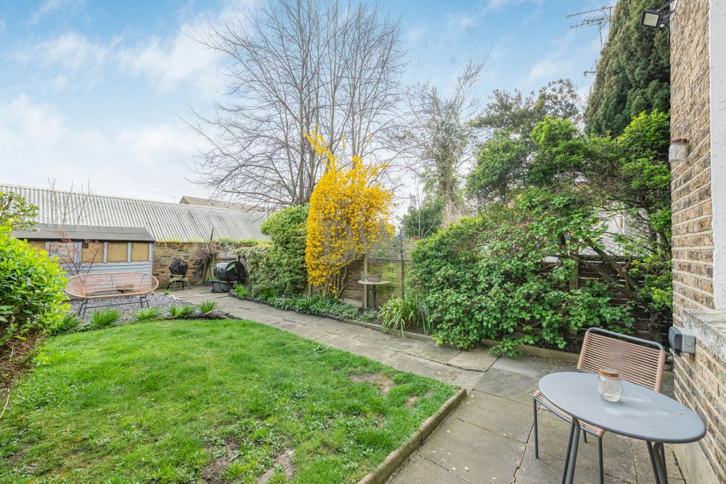 Property photo 1 of 10 Garden
