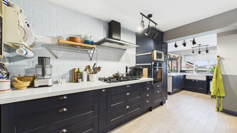 Property photo 2 of 19 Photo 6