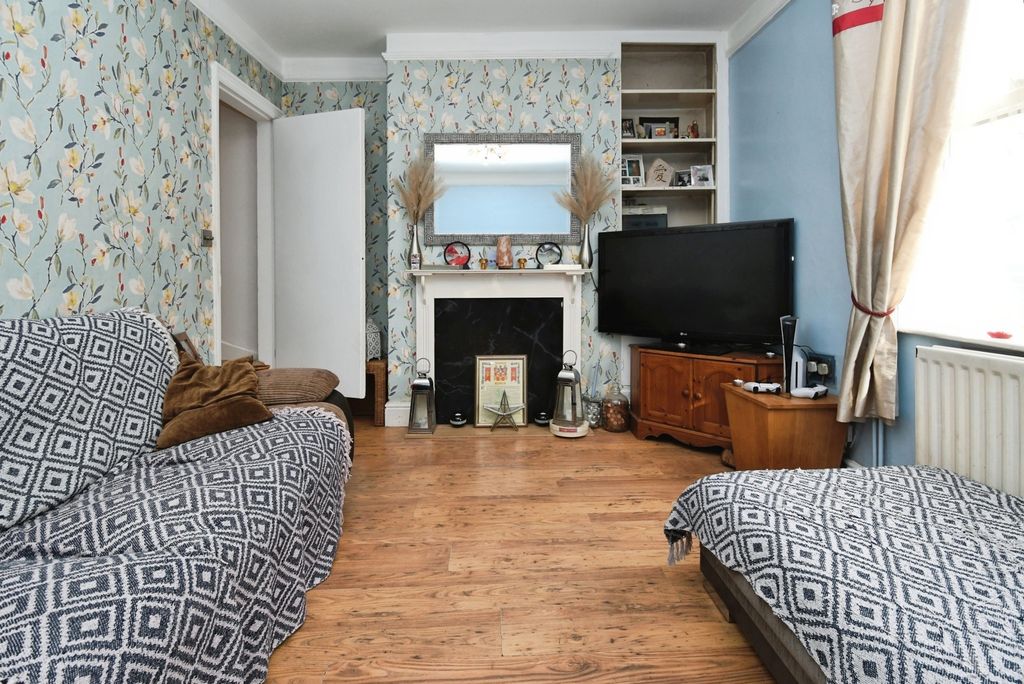 Property photo 3 of 17 Photo