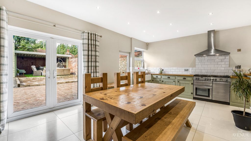 Property photo 2 of 29 3922734
