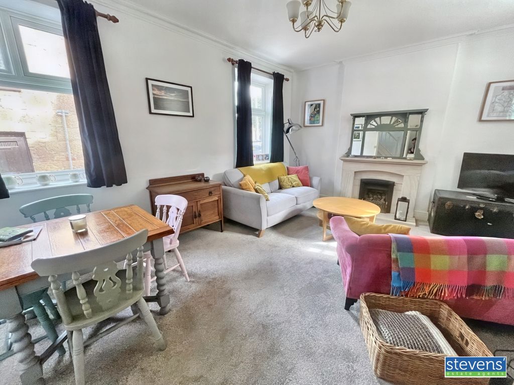 Property photo 3 of 32 Image00028