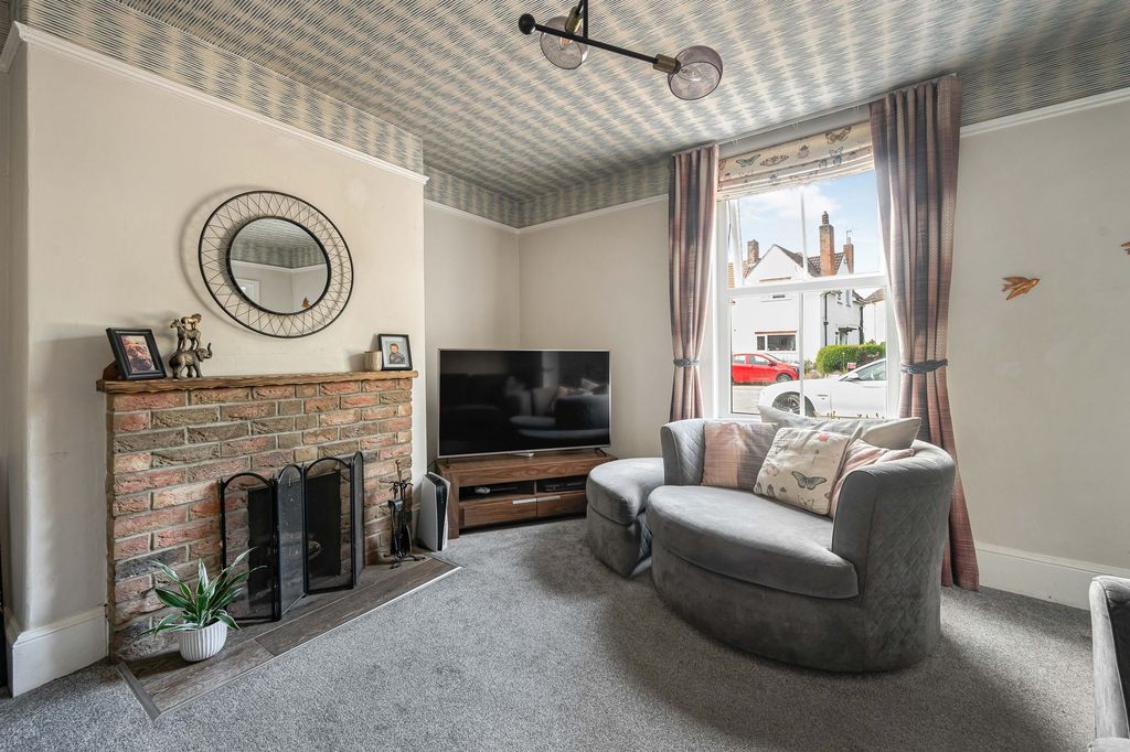 Property photo 2 of 33