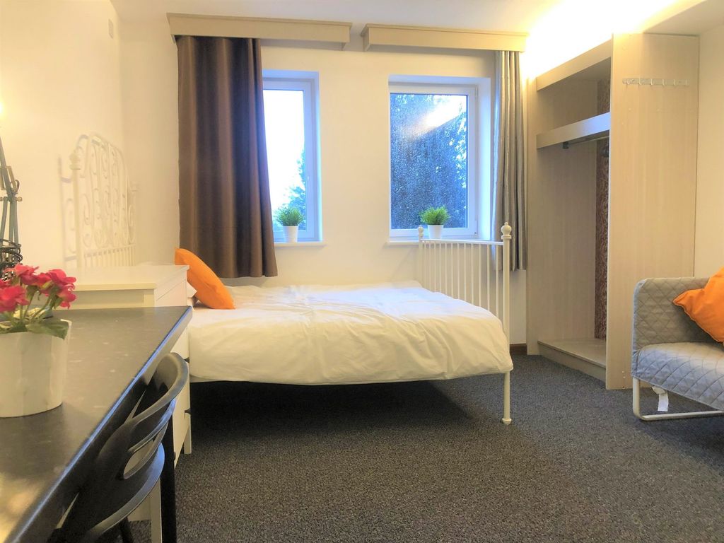 Property photo 2 of 7 Bright And Cozy Double Bedroom Featuring Two Large...
