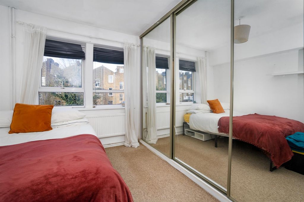 Property photo 2 of 9 07 For Sale 2 Bedroom Flat N1 Www.Islingtonpropert