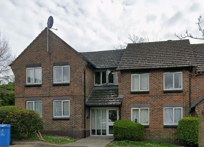 Property photo 1 of 2 6 Paddock Close.Jpg