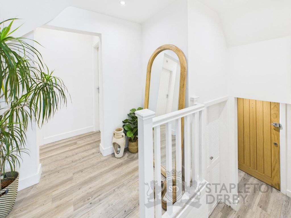 Property photo 3 of 17 Cam04720G0-Pr0088-Still009.Jpg