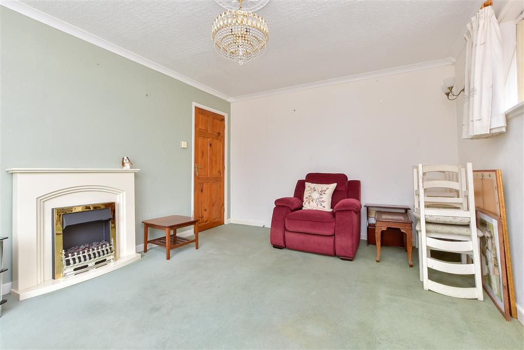 Property photo 3 of 13 Lounge