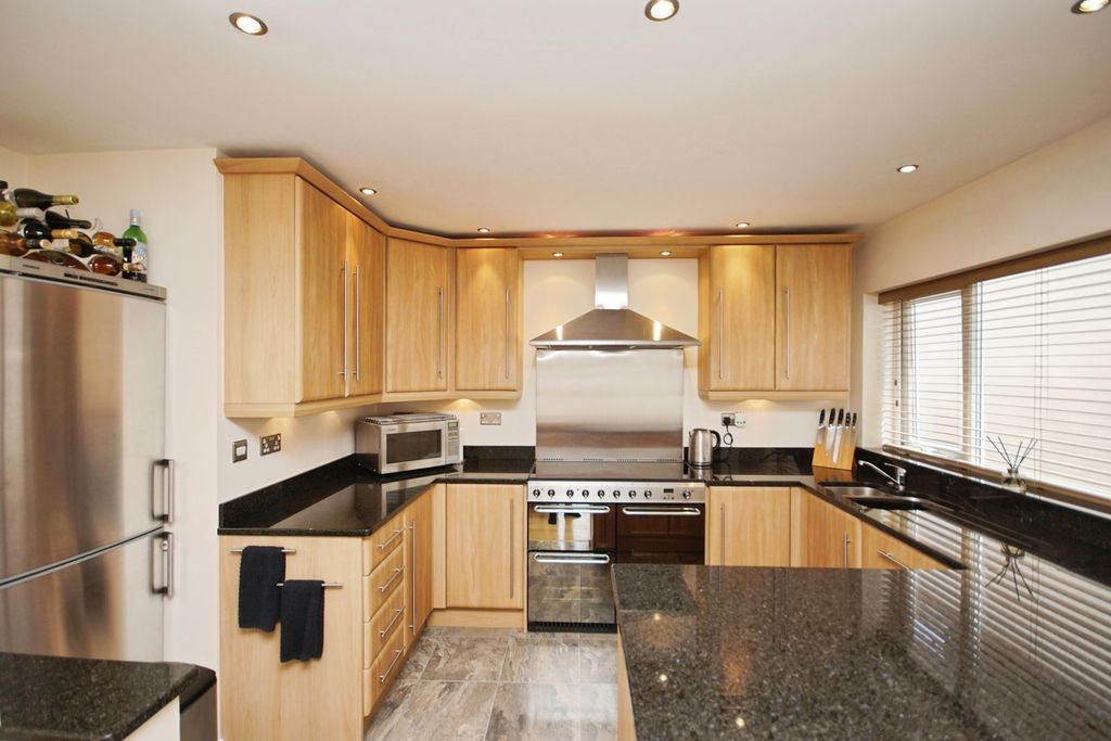 Property photo 3 of 17 Photo