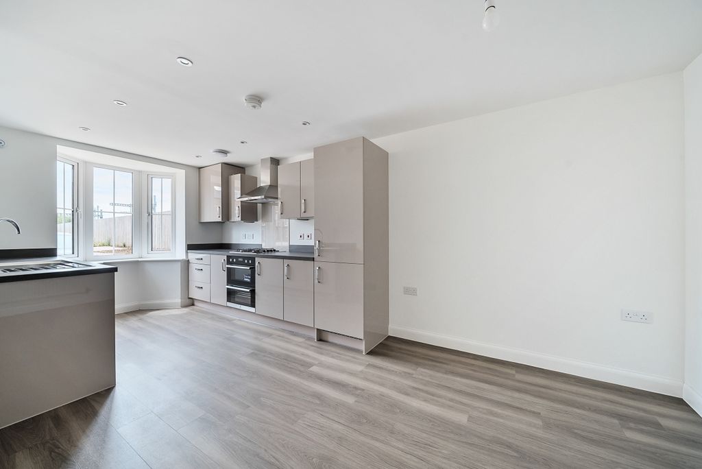 Property photo 3 of 12 1318974-16-6863ee...
