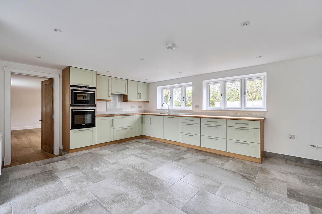 Property photo 2 of 28 Kitchen