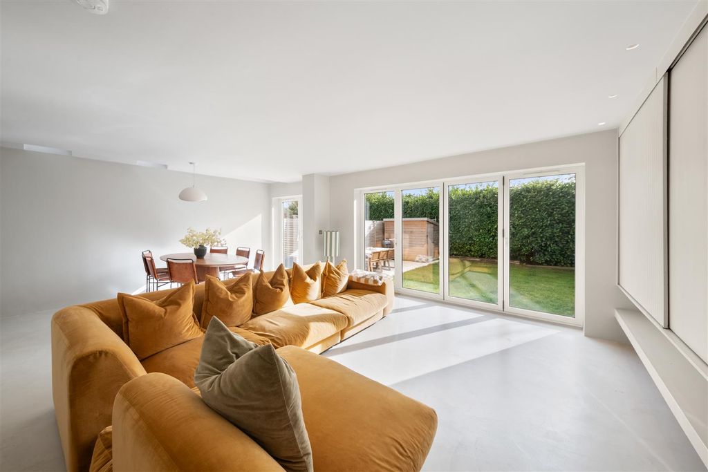 Property photo 3 of 32