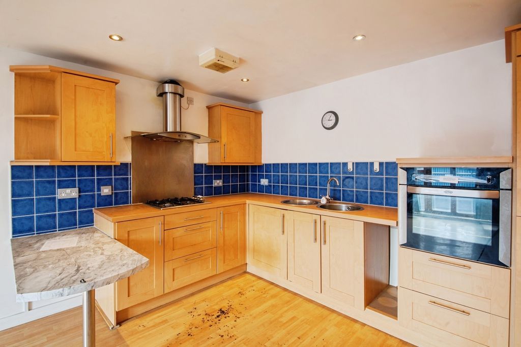 Property photo 3 of 12 Kitchen