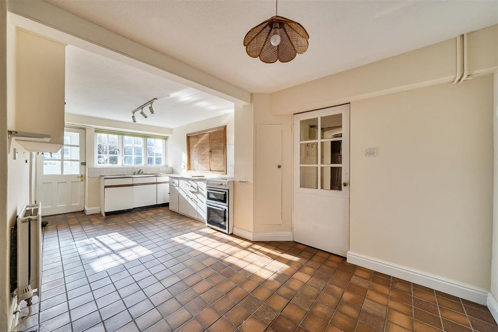 Property photo 2 of 16 Kitchen/Breakfast Room