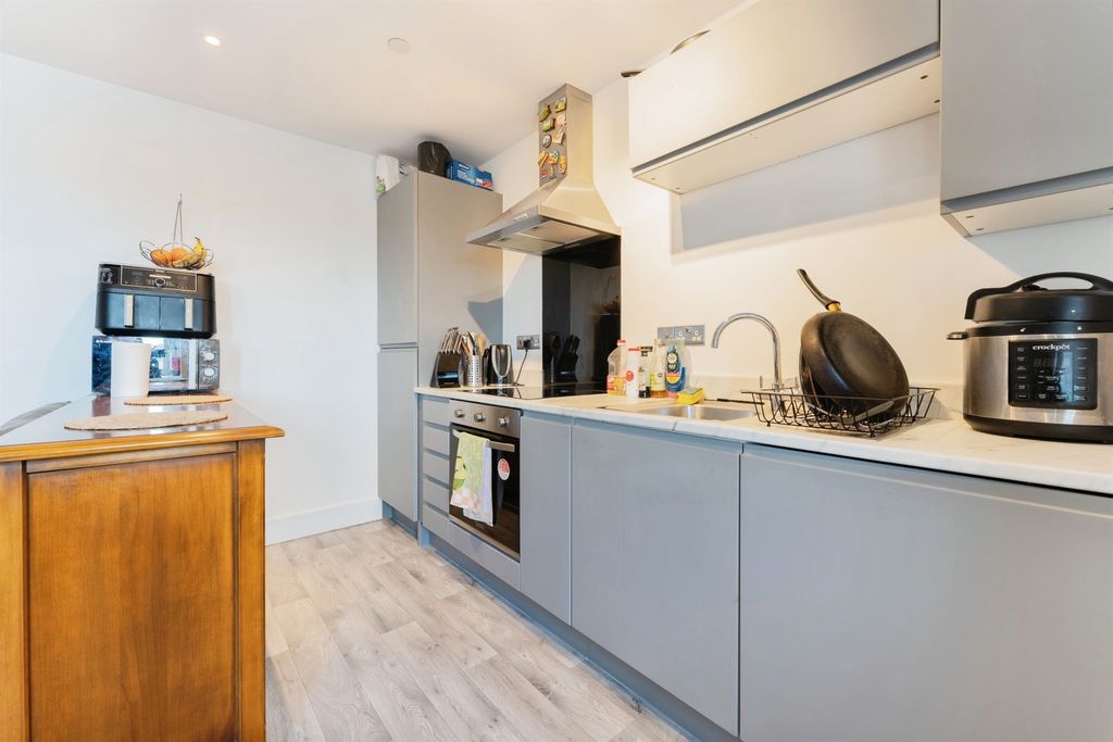 Property photo 3 of 13