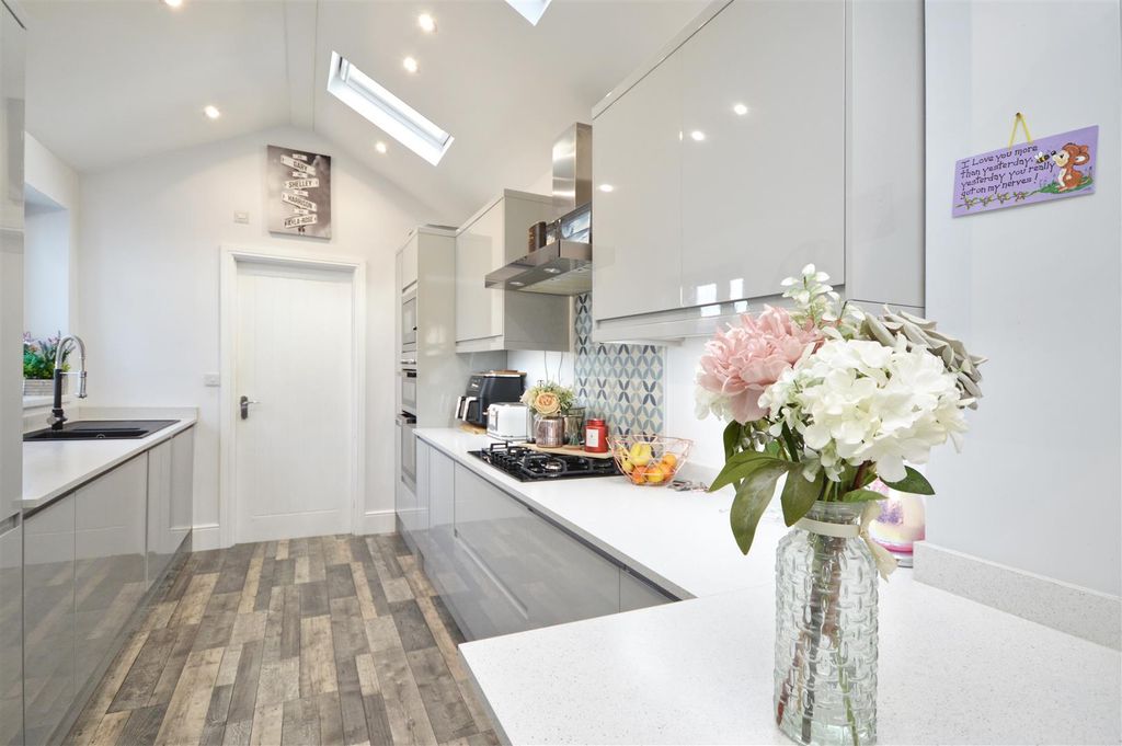 Property photo 2 of 17 Kitchen