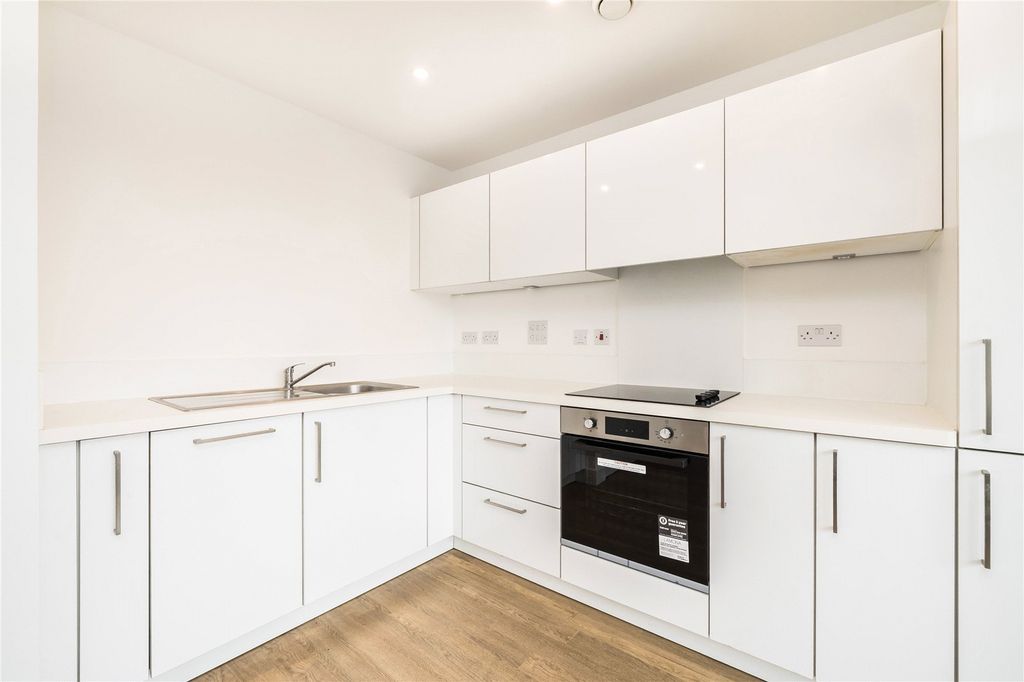 Property photo 3 of 6 Kitchen