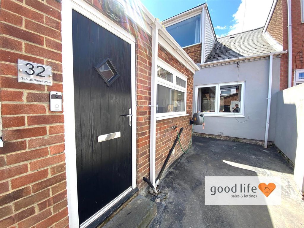 Property photo 2 of 16 20260702_125004408_Ios32 George Street West.Jpg