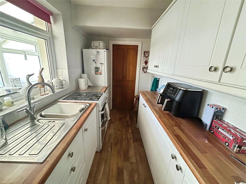 Property photo 2 of 17 Kitchen