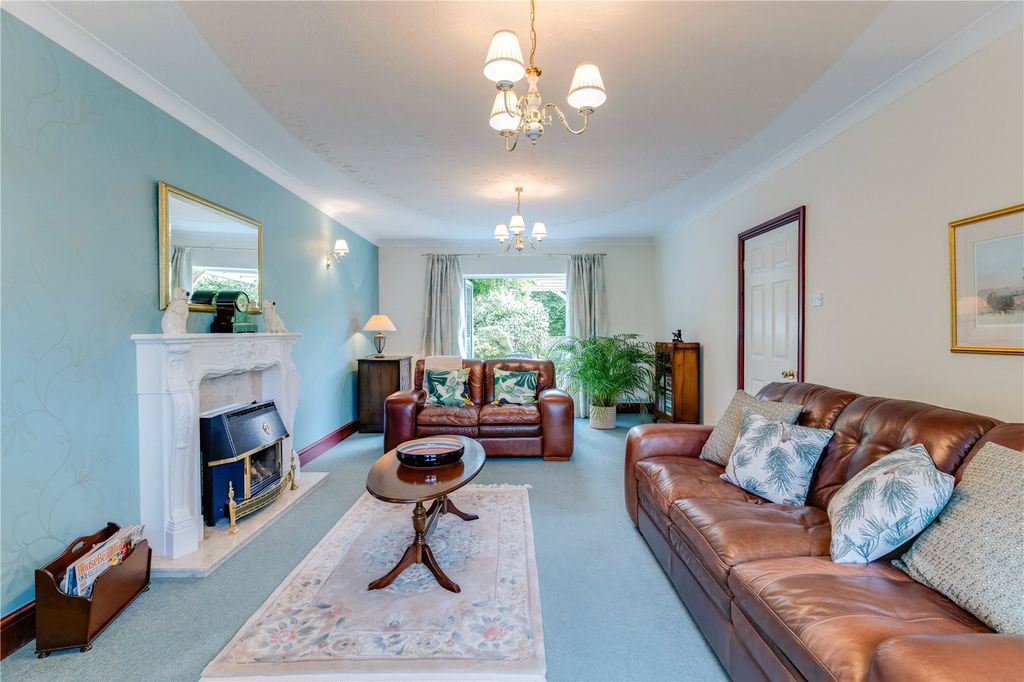 Property photo 2 of 23 Picture No. 12