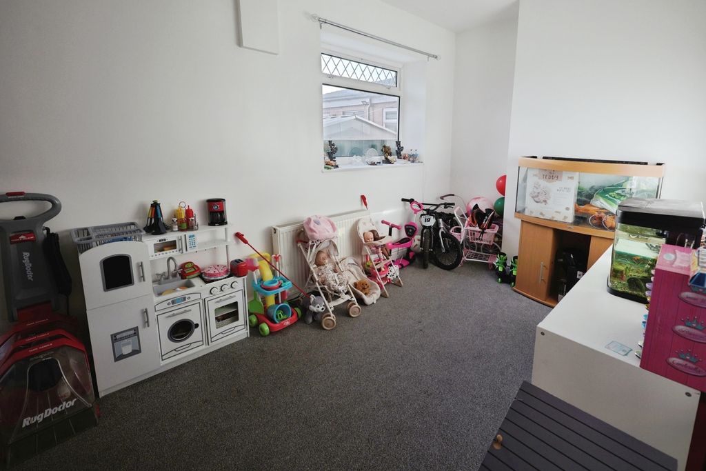 Property photo 3 of 8 Pbox-Img.Jpg