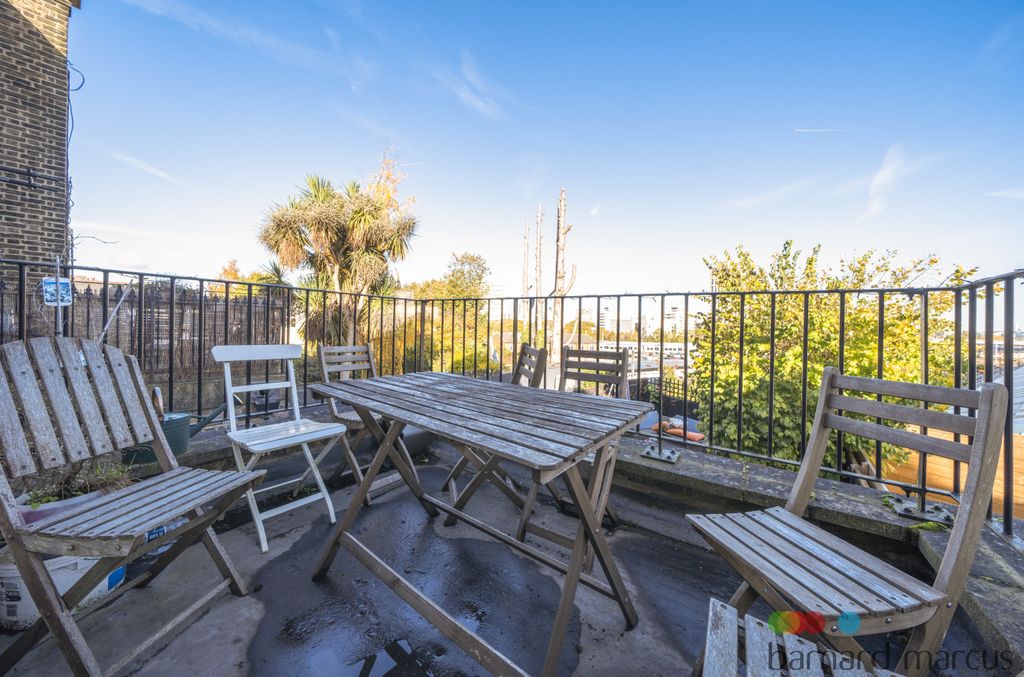 Property photo 3 of 9 Terrace