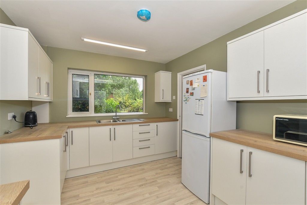 Property photo 3 of 14 Kitchen