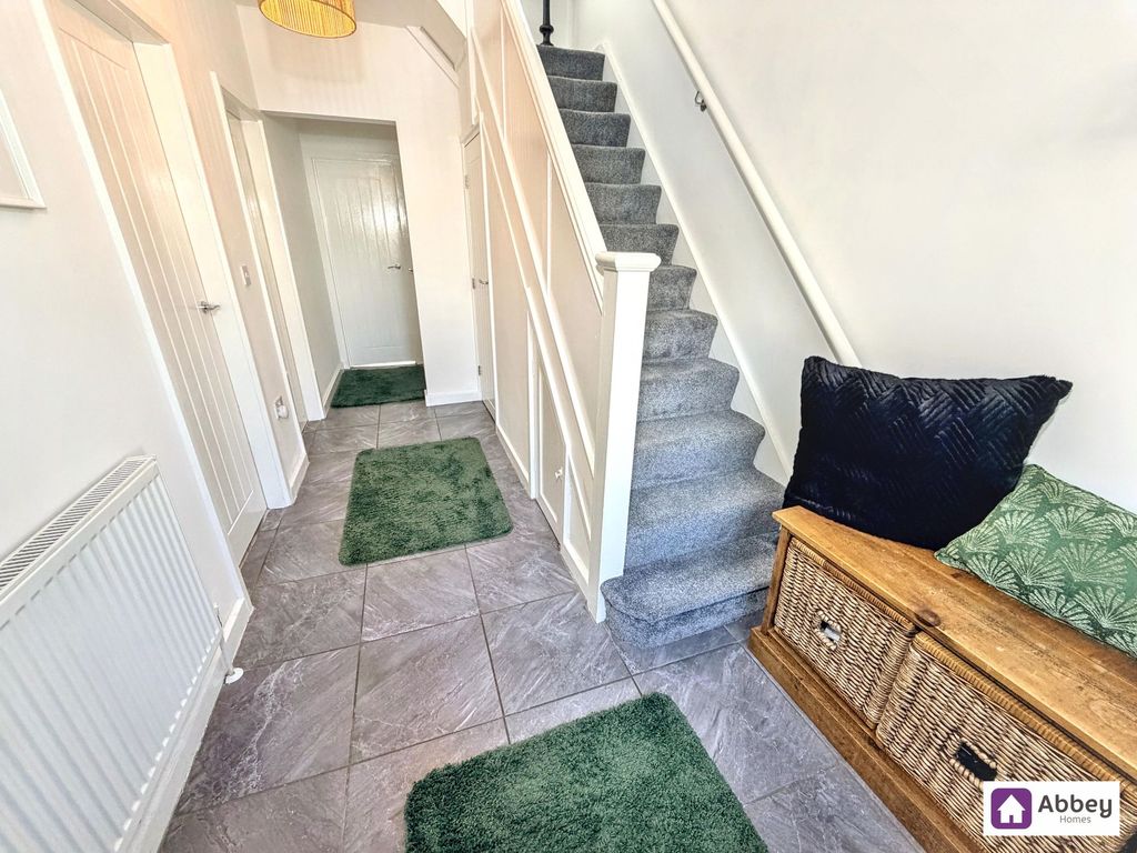 Property photo 2 of 21 Hallway