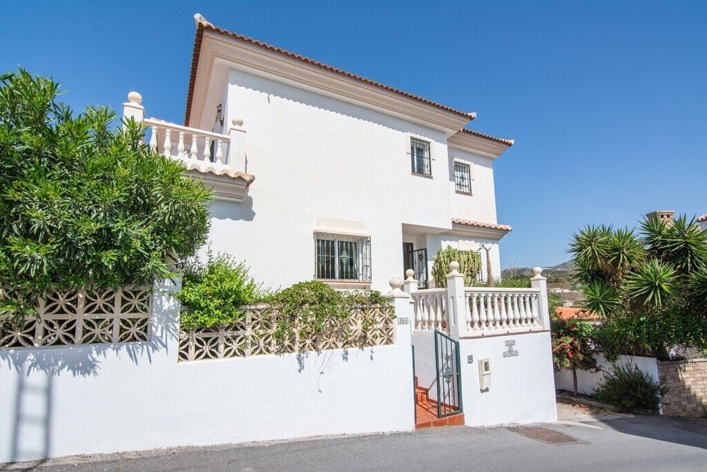 Property photo 1 of 10 House
