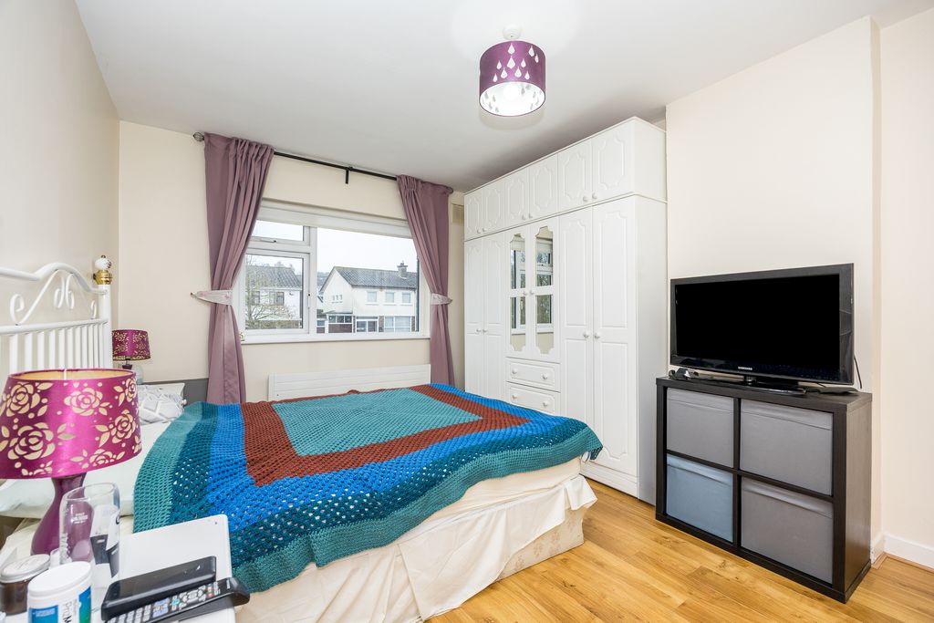 Property photo 2 of 28