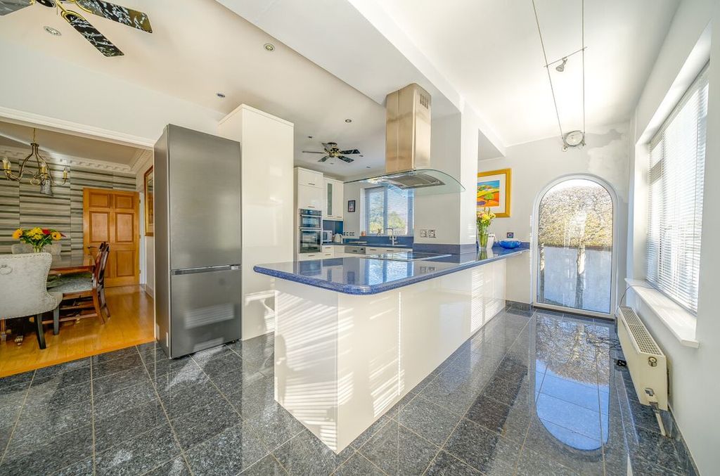 Property photo 3 of 17 67Ef91d719E7Bl127161819