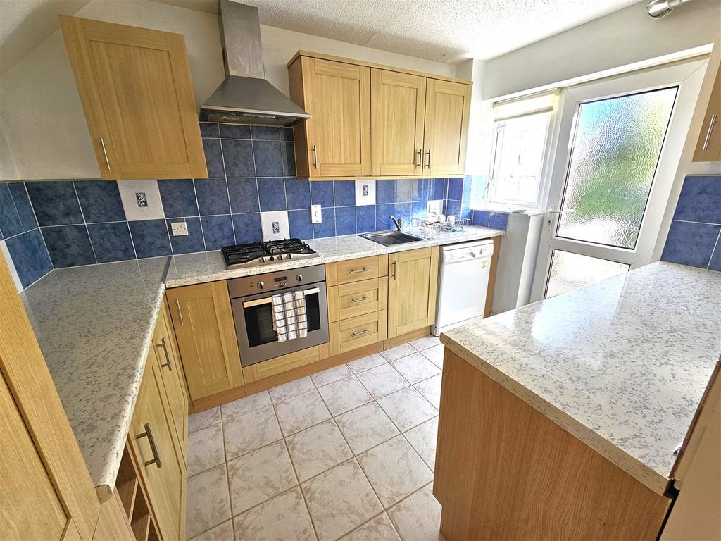 Property photo 2 of 20 Kitchen.Jpg