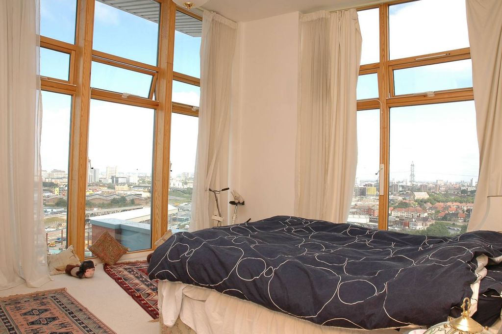 Property photo 3 of 21