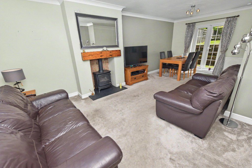 Property photo 2 of 17 Through Lounge