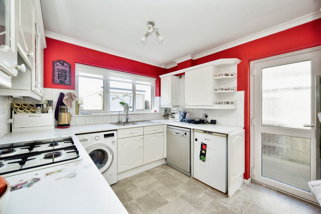 Property photo 3 of 20 Kitchen