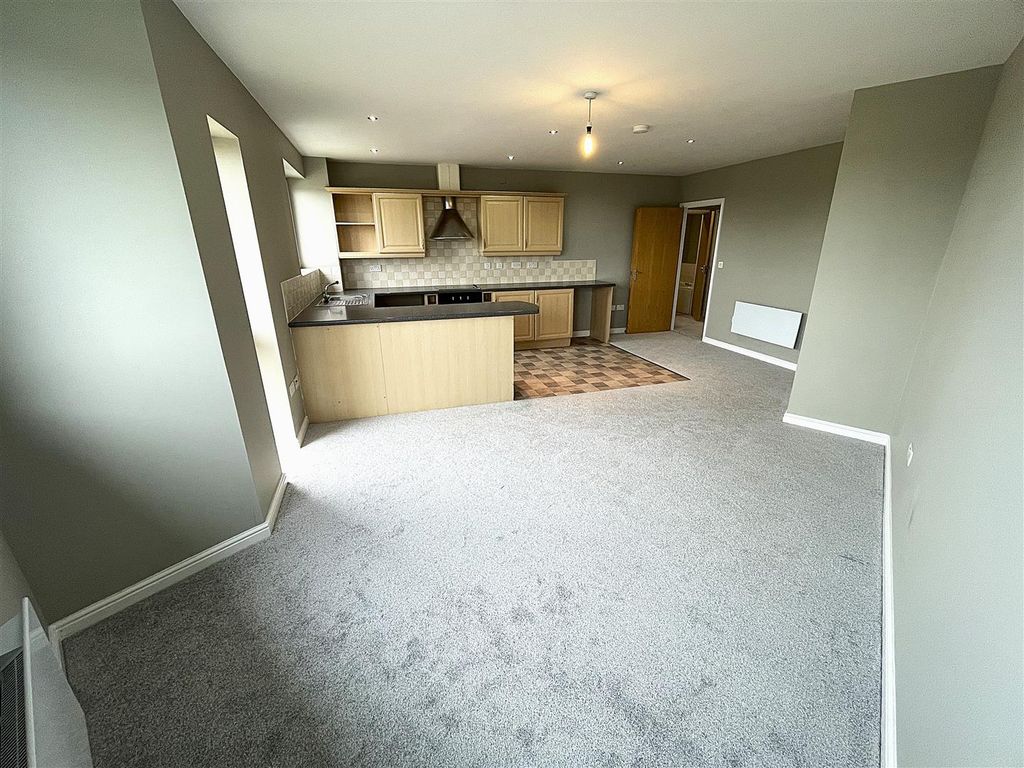 Property photo 2 of 16 Open Plan