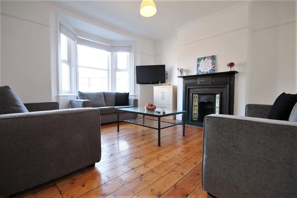Property photo 2 of 8 Ri5Vvafhee2R0T8F_l53Lw.Jpg