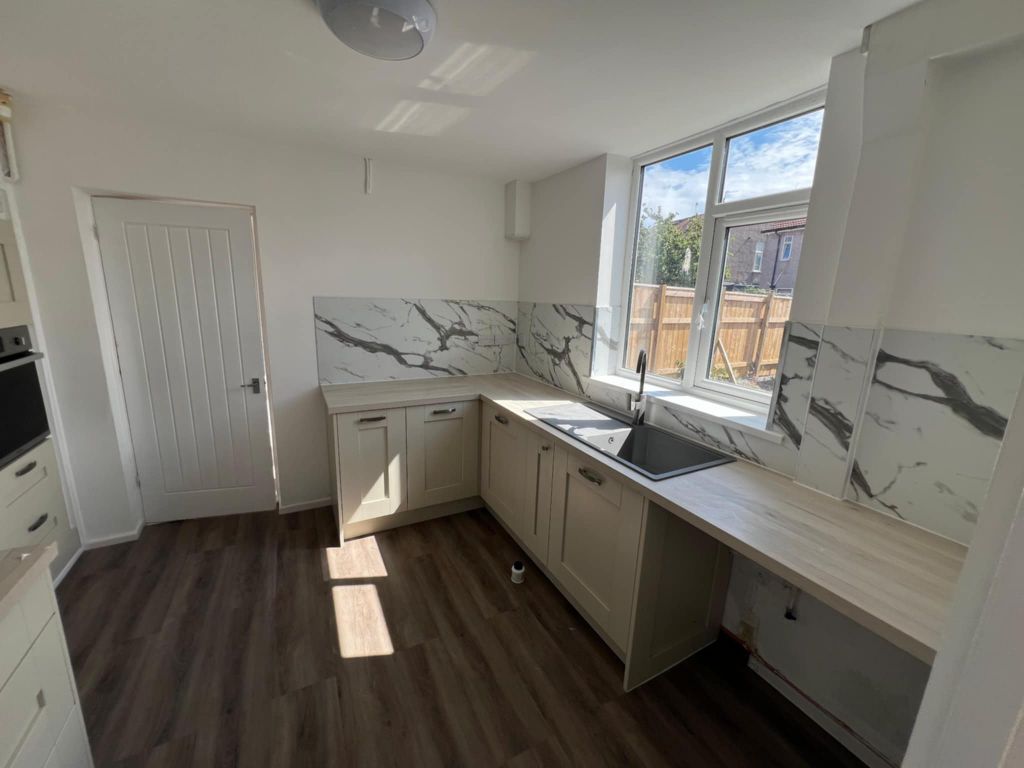 Property photo 3 of 13 A73d8A0A-d483-44Cb-B4B1-8Dac978894cc