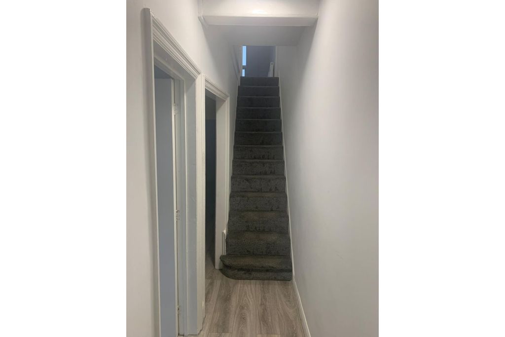Property photo 2 of 14 Entrance Hallway