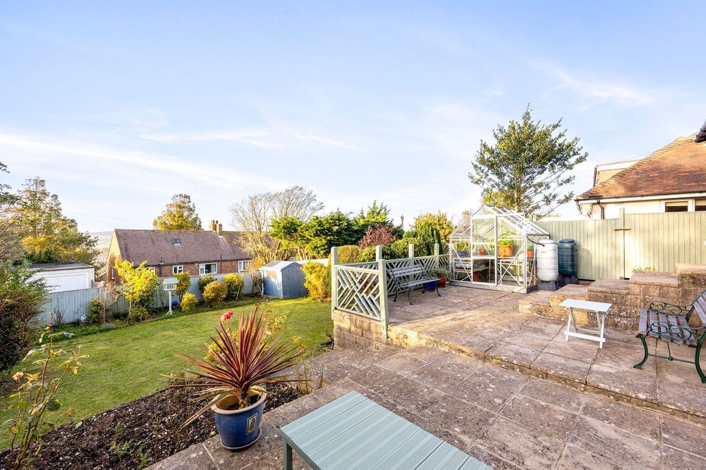 Property photo 2 of 25