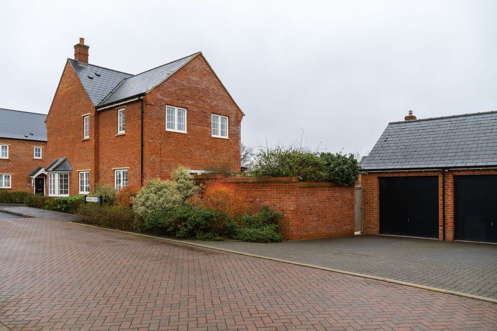 Property photo 3 of 34