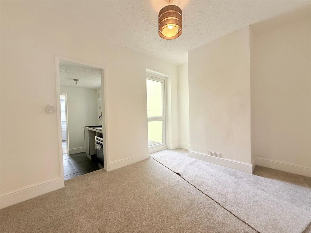 Property photo 3 of 14 Dining Room
