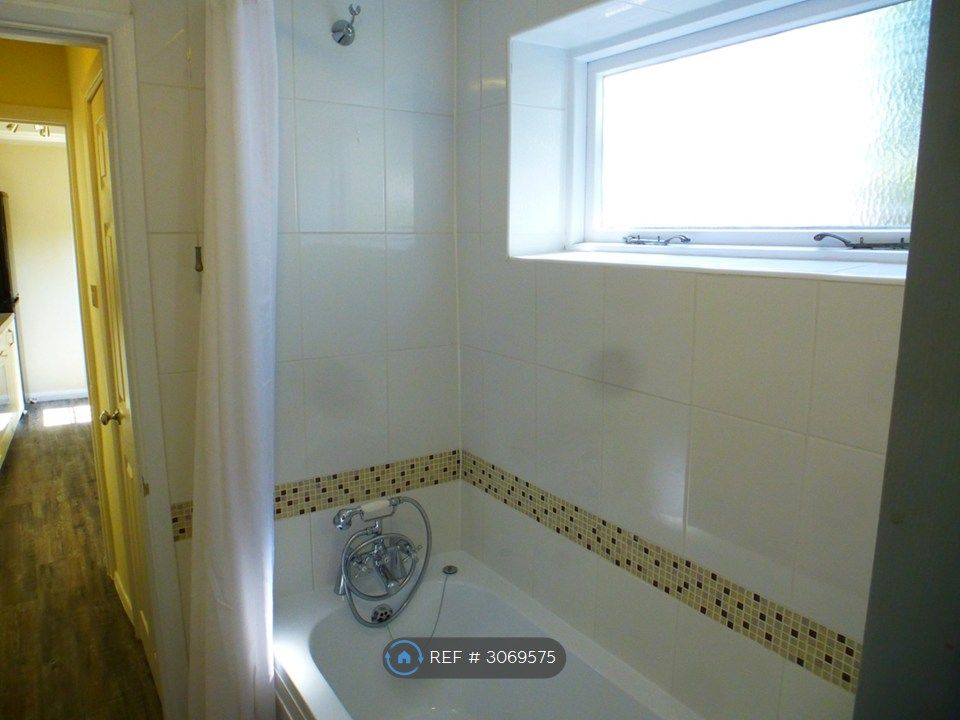 Property photo 3 of 7 Bathroom
