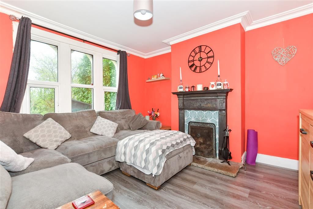 Property photo 1 of 8 Lounge