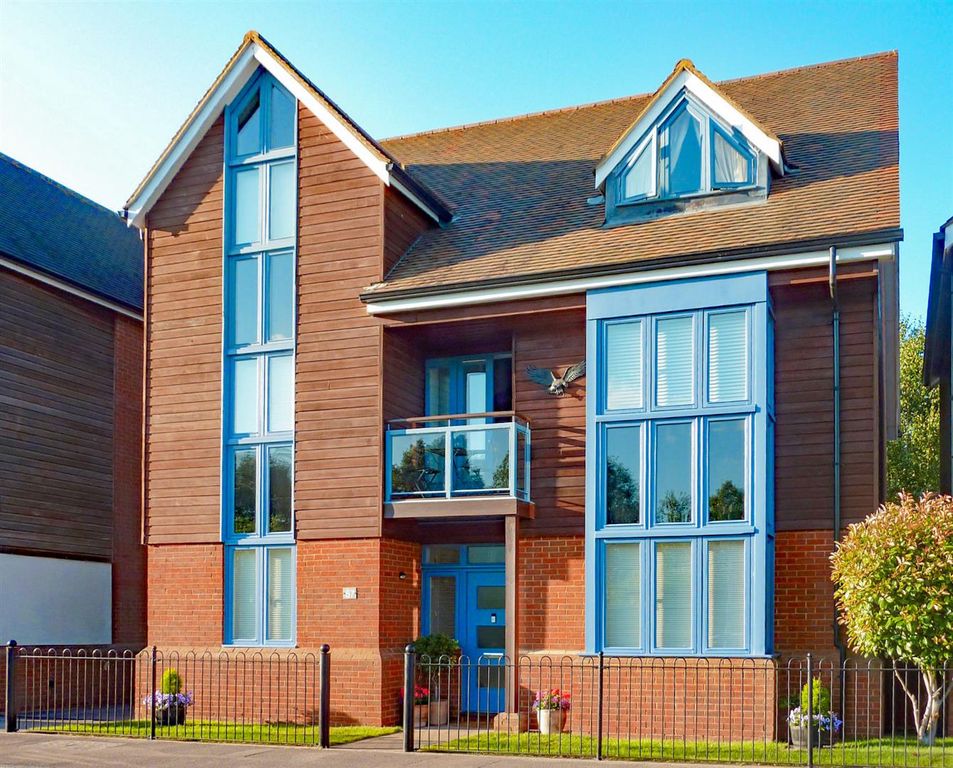 Property photo 1 of 43 Front