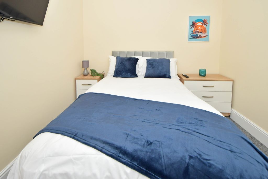 Property photo 2 of 22 Room 1 - Double Room